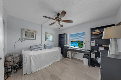 Condo in Saint Petersburg, Florida, 2 bedrooms № 2379135 - photo 19