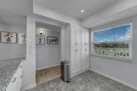Condo in Saint Petersburg, Florida, 2 bedrooms № 2379135 - photo 4
