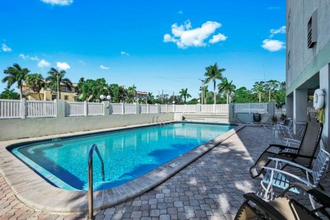 Condo in Saint Petersburg, Florida, 2 bedrooms № 2379135 - photo 21