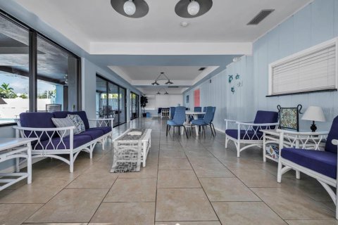 Condo in Saint Petersburg, Florida, 2 bedrooms № 2379135 - photo 24