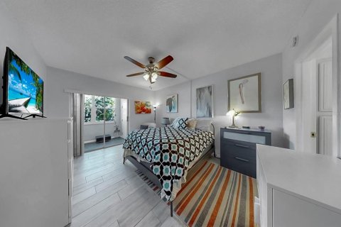 Condo in Saint Petersburg, Florida, 2 bedrooms № 2379135 - photo 13