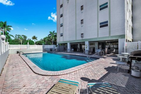 Condo in Saint Petersburg, Florida, 2 bedrooms № 2379135 - photo 22