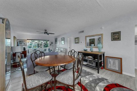 Condo in Saint Petersburg, Florida, 2 bedrooms № 2379135 - photo 9