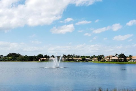 House in Fort Pierce, Florida 5 bedrooms, 186.08 sq.m. № 1057948 - photo 1