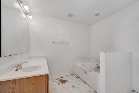 House in Davenport, Florida 4 bedrooms, 193.98 sq.m. № 1651749 - photo 7