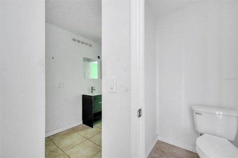 House in Davenport, Florida 4 bedrooms, 193.98 sq.m. № 1651749 - photo 24