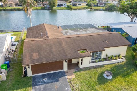 Casa en venta en Sunrise, Florida, 3 dormitorios, 172.05 m2 № 1065509 - foto 1