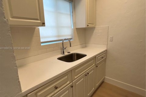 Apartment in Miami Beach, Florida 38.55 sq.m. № 2043317 - photo 2