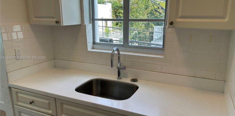 Studio in Miami Beach, Florida № 2043317