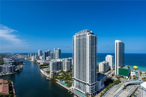 Condo in Hallandale Beach, Florida, 2 bedrooms  № 1766480 - photo 2