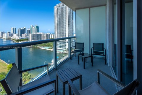 Condo in Hallandale Beach, Florida, 2 bedrooms  № 1766480 - photo 6