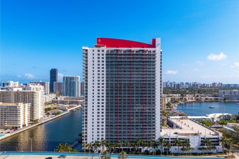 Condo in Hallandale Beach, Florida, 2 bedrooms  № 1766480 - photo 22