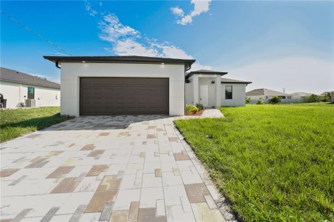 Villa ou maison à Cape Coral, Floride 4 chambres, 154.03 m2 № 2166302