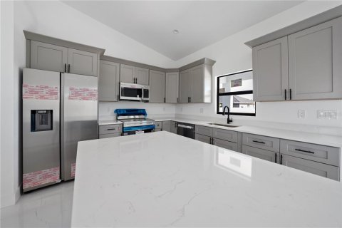 Villa ou maison à vendre à Cape Coral, Floride: 4 chambres, 154.03 m2 № 2166302 - photo 12