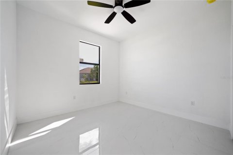 Villa ou maison à vendre à Cape Coral, Floride: 4 chambres, 154.03 m2 № 2166302 - photo 20