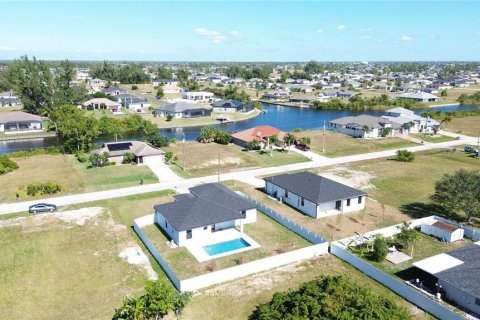 Villa ou maison à vendre à Cape Coral, Floride: 4 chambres, 154.03 m2 № 2166302 - photo 30