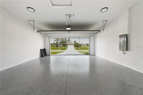 Villa ou maison à vendre à Cape Coral, Floride: 4 chambres, 154.03 m2 № 2166302 - photo 25
