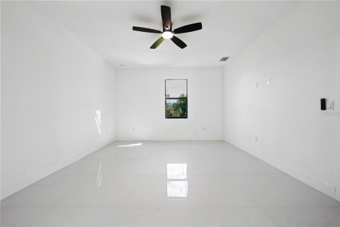 Villa ou maison à vendre à Cape Coral, Floride: 4 chambres, 154.03 m2 № 2166302 - photo 17