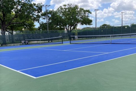 Condo in Pembroke Pines, Florida, 2 bedrooms  № 2080266 - photo 22