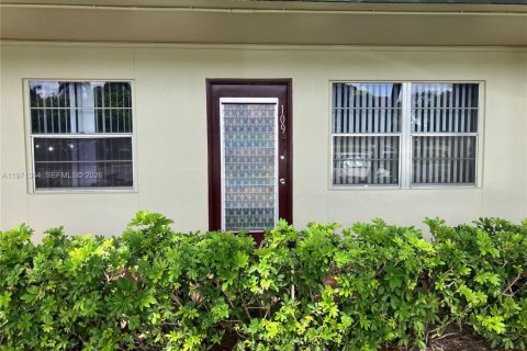 Copropriété à vendre à Pembroke Pines, Floride: 2 chambres, 88.54 m2 № 2080266 - photo 4