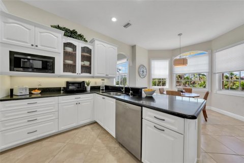 Condo in Punta Gorda, Florida, 3 bedrooms № 2209334 - photo 10