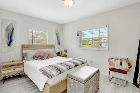 House in Miami, Florida 3 bedrooms, 143.72 sq.m. № 2062667 - photo 17