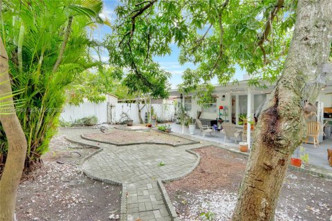 House in Miami, Florida 3 bedrooms, 143.72 sq.m. № 2062667 - photo 4