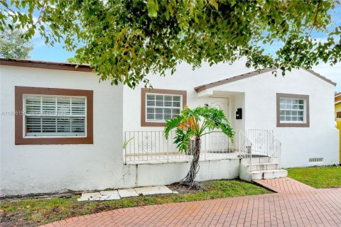 House in Miami, Florida 3 bedrooms, 143.72 sq.m. № 2062667
