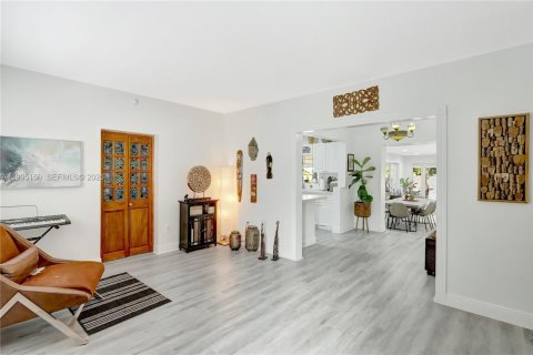 House in Miami, Florida 3 bedrooms, 143.72 sq.m. № 2062667 - photo 6