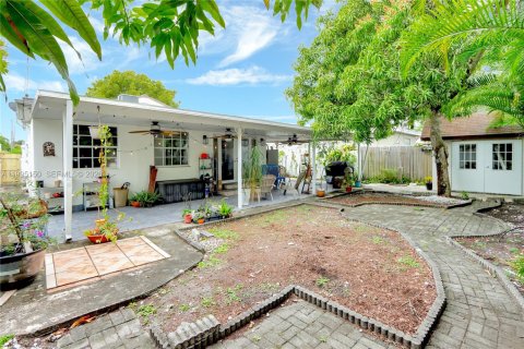 House in Miami, Florida 3 bedrooms, 143.72 sq.m. № 2062667 - photo 5