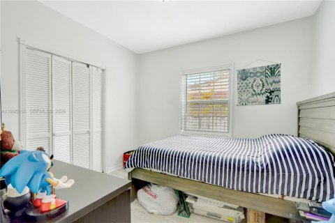 House in Miami, Florida 3 bedrooms, 143.72 sq.m. № 2062667 - photo 20