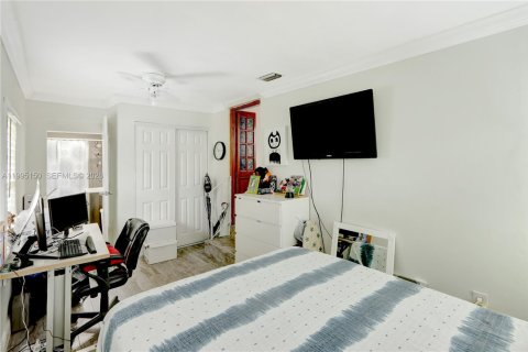 House in Miami, Florida 3 bedrooms, 143.72 sq.m. № 2062667 - photo 15