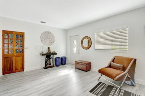 House in Miami, Florida 3 bedrooms, 143.72 sq.m. № 2062667 - photo 7