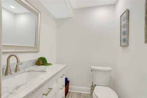 House in Miami, Florida 3 bedrooms, 143.72 sq.m. № 2062667 - photo 13