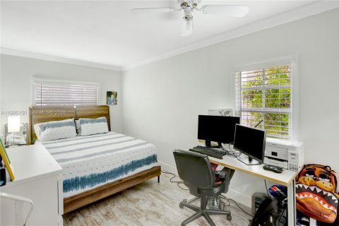 House in Miami, Florida 3 bedrooms, 143.72 sq.m. № 2062667 - photo 14