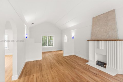 House in Coral Gables, Florida 3 bedrooms, 109.62 sq.m. № 2040256 - photo 3