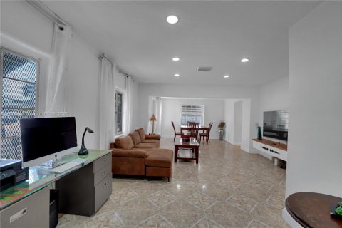 Villa ou maison à vendre à North Miami, Floride: 3 chambres, 129.04 m2 № 1922911 - photo 24