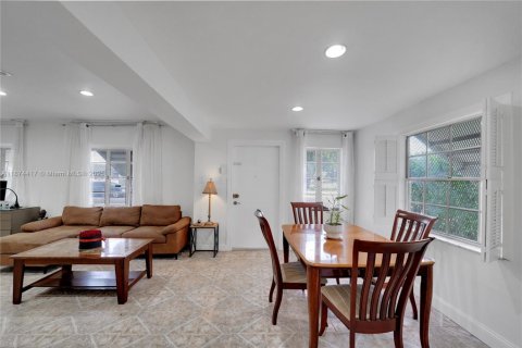 Villa ou maison à vendre à North Miami, Floride: 3 chambres, 129.04 m2 № 1922911 - photo 13