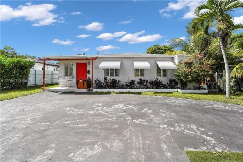 Villa ou maison à vendre à North Miami, Floride: 3 chambres, 129.04 m2 № 1922911 - photo 1