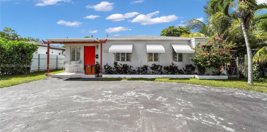 Villa ou maison à North Miami, Floride 3 chambres, 129.04 m2 № 1922911
