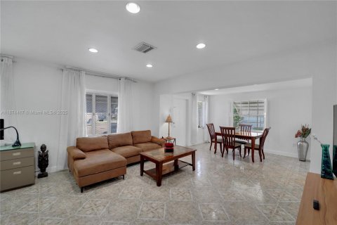 Villa ou maison à vendre à North Miami, Floride: 3 chambres, 129.04 m2 № 1922911 - photo 25