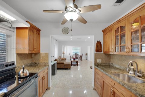 Villa ou maison à vendre à North Miami, Floride: 3 chambres, 129.04 m2 № 1922911 - photo 23