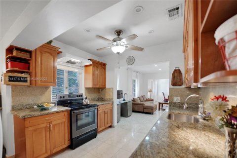 Villa ou maison à vendre à North Miami, Floride: 3 chambres, 129.04 m2 № 1922911 - photo 21
