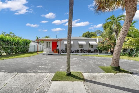 Villa ou maison à vendre à North Miami, Floride: 3 chambres, 129.04 m2 № 1922911 - photo 2