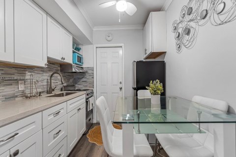 Condominio en venta en Pompano Beach, Florida, 1 dormitorio, 35.95 m2 № 1981184 - foto 10