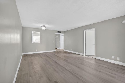 Condo in Delray Beach, Florida, 2 bedrooms  № 2078489 - photo 11