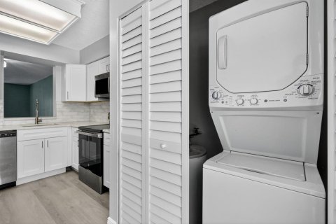 Condo in Delray Beach, Florida, 2 bedrooms  № 2078489 - photo 7
