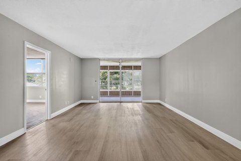 Condo in Delray Beach, Florida, 2 bedrooms  № 2078489 - photo 8