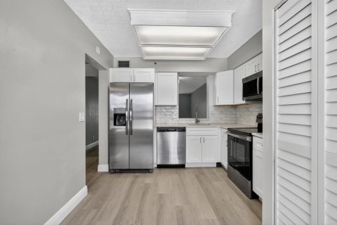 Condo in Delray Beach, Florida, 2 bedrooms  № 2078489 - photo 6