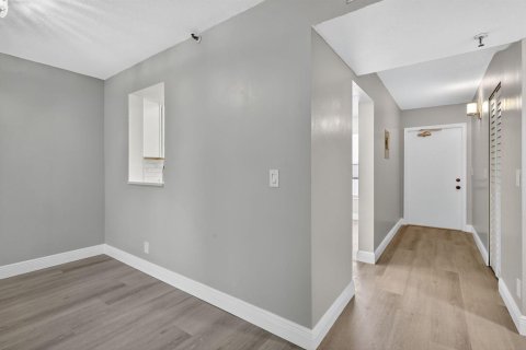 Condo in Delray Beach, Florida, 2 bedrooms  № 2078489 - photo 12
